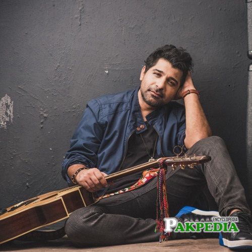 Shuja Haider Biography